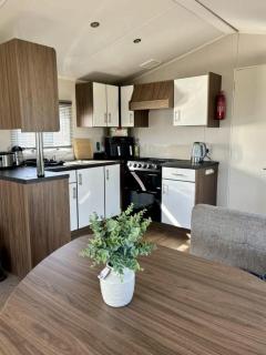 Homely caravan at Broadland Sands Holiday Park ref 20107BS - 7
