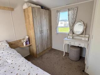Homely caravan at Broadland Sands Holiday Park ref 20107BS - 5