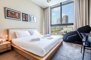 Luxurious 1Br Suite Signature Livings In Dubai - 2