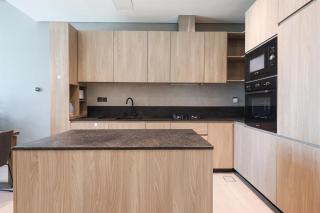 Luxurious 1Br Suite Signature Livings In Dubai - 4