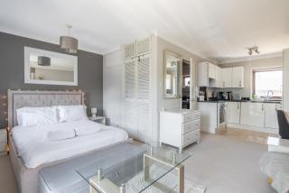Charming Studio Apartment With Parking! - 9