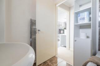 Charming Studio Apartment With Parking! - 8