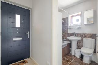 Charming Studio Apartment With Parking! - 6