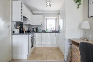 Charming Studio Apartment With Parking! - 3