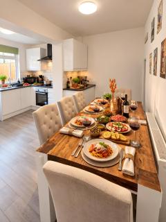 Cosy 4 bed town house with free parking - 3