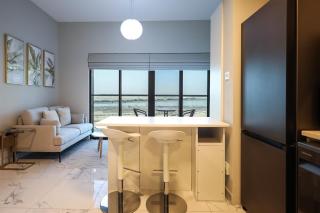 Cozy 2Br Getaway Minutes From Expo City, Dubai - 7
