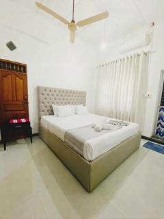 Trincomalee Shalom Guest House -SGH - 0