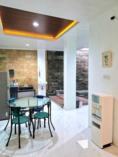 El House 2 by Galareka - 4BR Home in Yogyakarta - 5