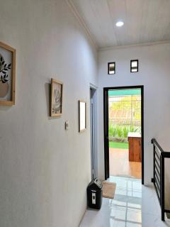 El House 2 by Galareka - 4BR Home in Yogyakarta - 4