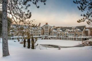 Enjoy snowball fights or romantic nights in a 1BD vacation apartment - 0