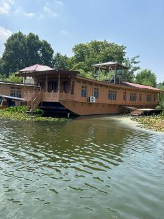 Houseboat Mughal suit - Srinagar - 1