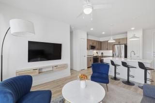 Bright 2BR Apt near PGA and Universal Studios - 4