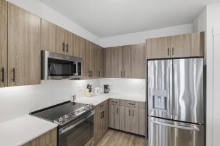 Bright 2BR Apt near PGA and Universal Studios - 2