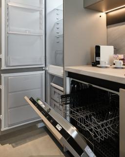 Luxury High-Floor Apartment with Panoramic Views - 6
