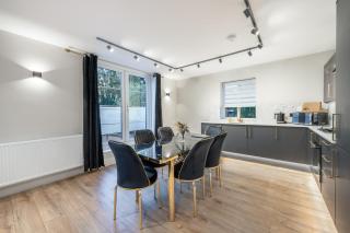 Contractor & Family Stays I Free Parking I Sleeps 8 I Elevate Living Estates Short Lets - 3