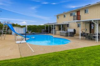 Luxury Mountain View Retreat with Pool and Hot tub - 9