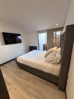 4BR Luxury Retreat-Hot Tub, Sauna Views - 1