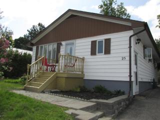 Tastefully furnished 2 bdrm plus den 2 bath bungalow - 0