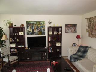 Tastefully furnished 2 bdrm plus den 2 bath bungalow - 4