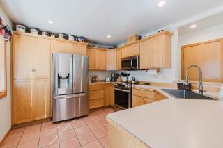 Sweet Sunriver Home with Private Hot Tub Outdoor Space & Eight SHARC Passes - 6