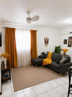 Charming Haven - 2 BDR Queen Suites - 5