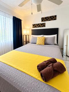 Charming Haven - 2 BDR Queen Suites - 4