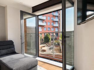 Modern Leeds Apartment with Juliet Balcony Sleeps 9 - 8