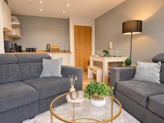Modern Leeds Apartment with Juliet Balcony Sleeps 9 - 1