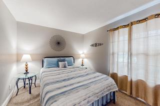 Entertainer's Landing, Unit 3 - 7