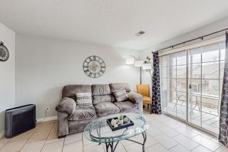 Entertainer's Landing, Unit 3 - 2