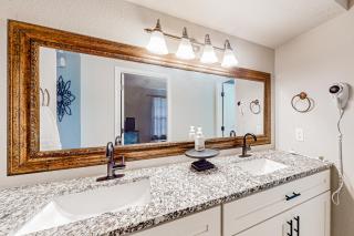 Entertainer's Landing, Unit 3 - 6