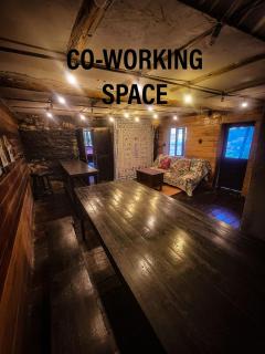 Wolf Totem Lux Backpacker Studio Loft - 8