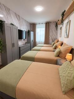 Stylish apartment perfect for groups and families - 5