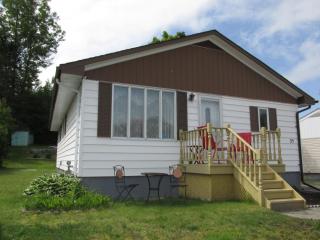 Tastefully furnished 2 bdrm plus den 2 bath bungalow - 9