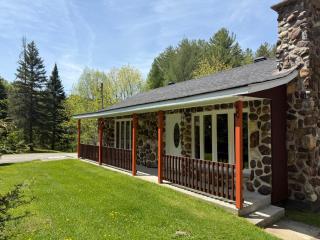 Nature chalet, spa, river in Saint-Côme - 5