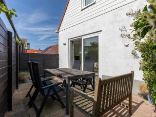 Holiday Home Huis ZuidStrand by Interhome - 5