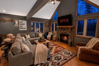 Ski Chalet w Game Room & Fire pit, Holiday Valley - 9