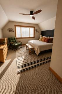 Ski Chalet w Game Room & Fire pit, Holiday Valley - 3