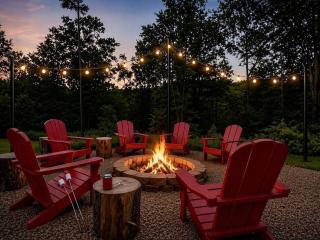 Ski Chalet w Game Room & Fire pit, Holiday Valley - 8