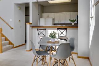 Shakopee Townhome Near Valleyfair & Mystic Lake - 1