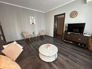 Free Parking , Modern and comfort apartment , 2BR - 4