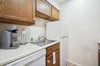 102 Cedarbrook One bedroom Queen Suite - 6