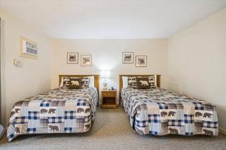 101 Cedarbrook Hotel Room - 8