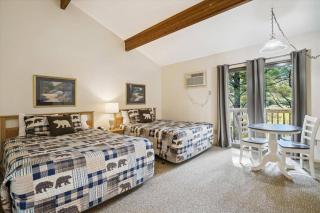 104 Cedarbrook Hotel Room - 6