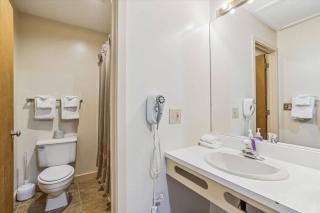 Cedarbrook Junior Suite 11820 - 2