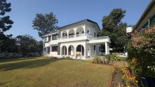 Celebrity stays haveli-Rajpur Rd-Jacuzzi-Hill view - 8