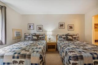 216 Cedarbrook Hotel Room - 6