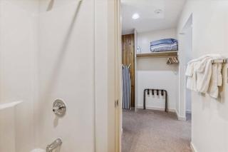 216 Cedarbrook Hotel Room - 3