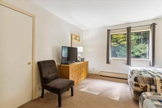218 Cedarbrook Hotel Room - 8