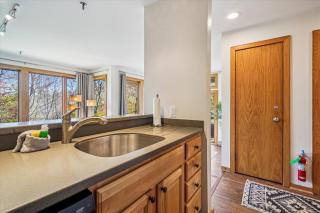 Highridge Condo Unit E1 - 4